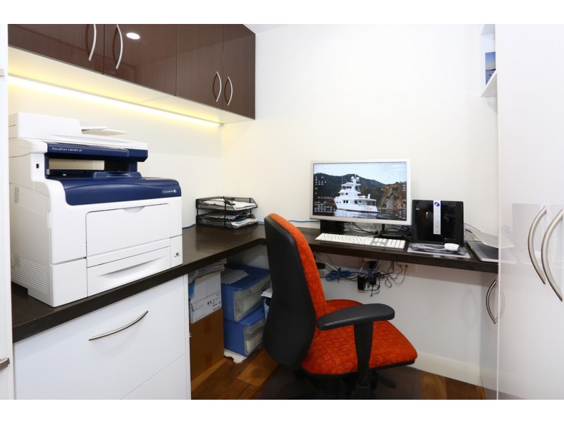 109/17 Bayview Street, Runaway Bay QLD 4216