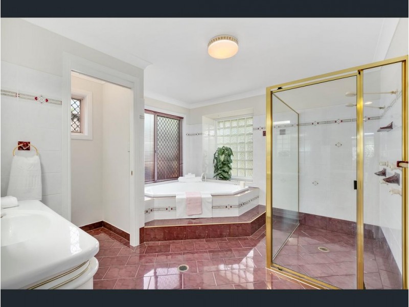 24 Village High Road, Benowa QLD 4217