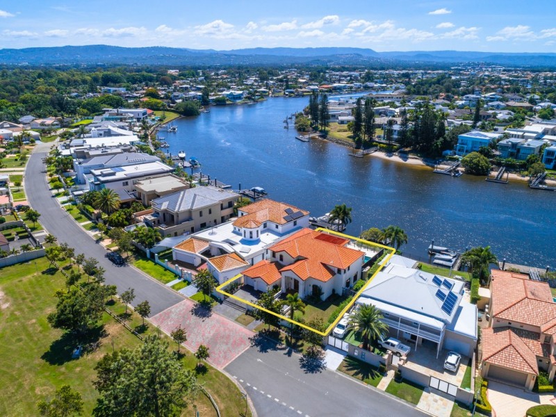 7 Ipsley Drive, Broadbeach Waters QLD 4218