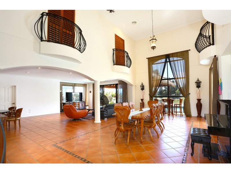 7 Ipsley Drive, Broadbeach Waters QLD 4218