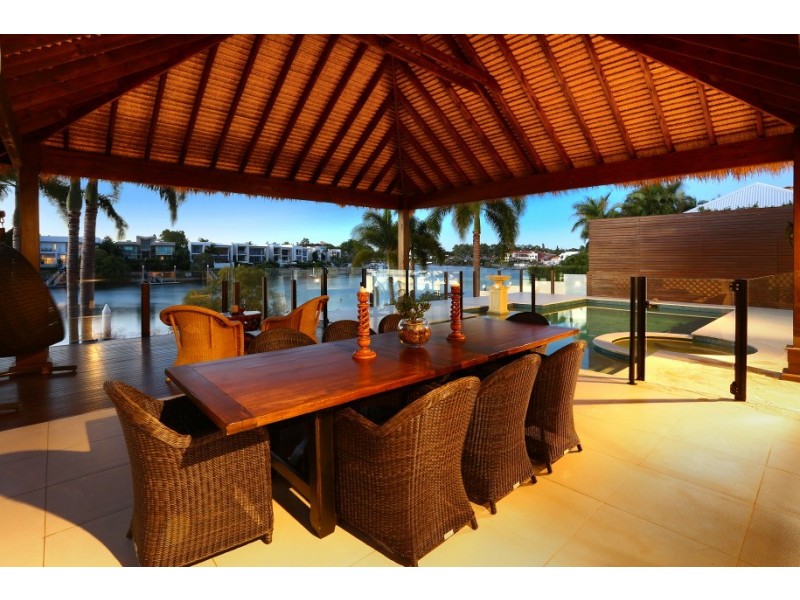 7 Ipsley Drive, Broadbeach Waters QLD 4218