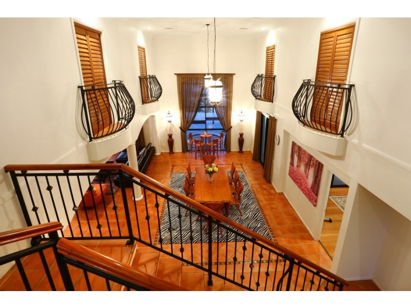 7 Ipsley Drive, Broadbeach Waters QLD 4218