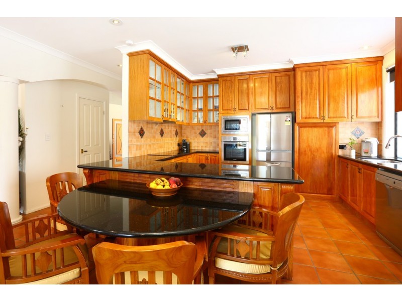 7 Ipsley Drive, Broadbeach Waters QLD 4218