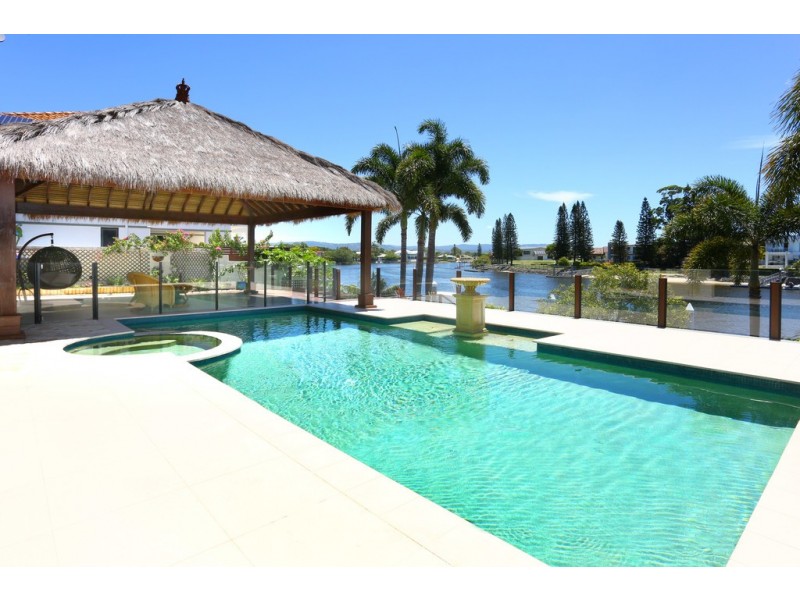 7 Ipsley Drive, Broadbeach Waters QLD 4218