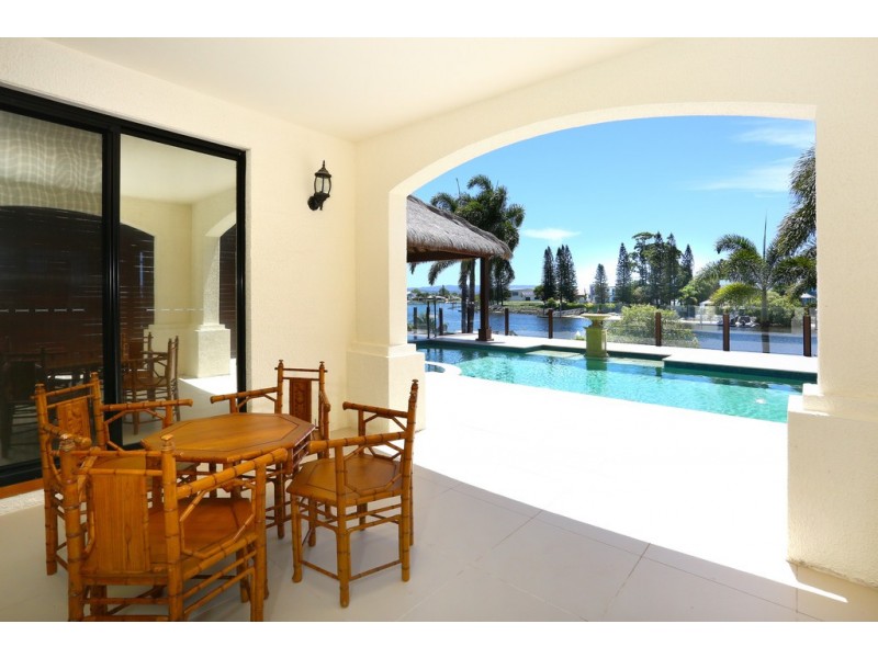 7 Ipsley Drive, Broadbeach Waters QLD 4218