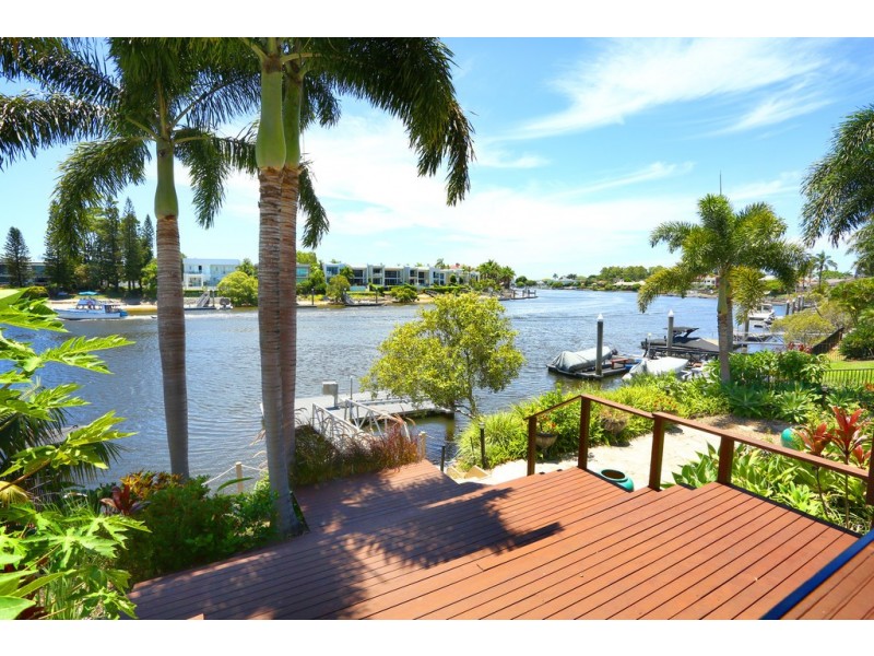 7 Ipsley Drive, Broadbeach Waters QLD 4218