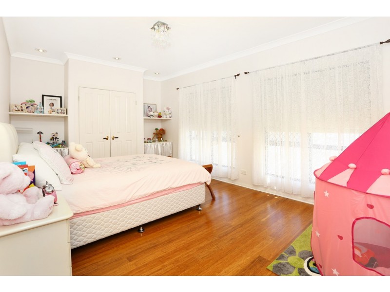 7 Ipsley Drive, Broadbeach Waters QLD 4218