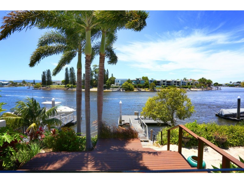 7 Ipsley Drive, Broadbeach Waters QLD 4218