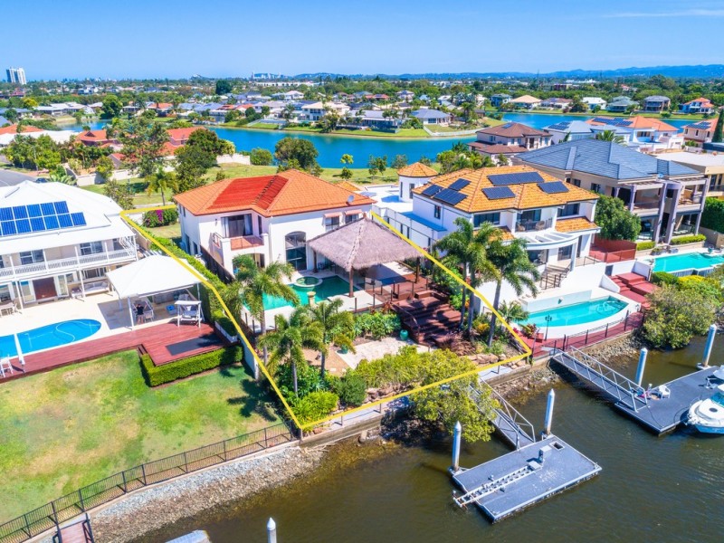 7 Ipsley Drive, Broadbeach Waters QLD 4218