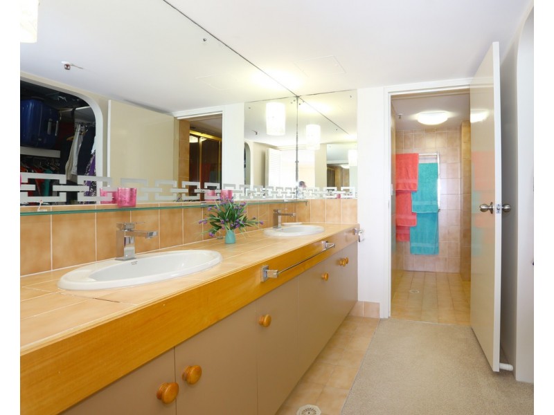 77/17 Bayview Street, Runaway Bay QLD 4216