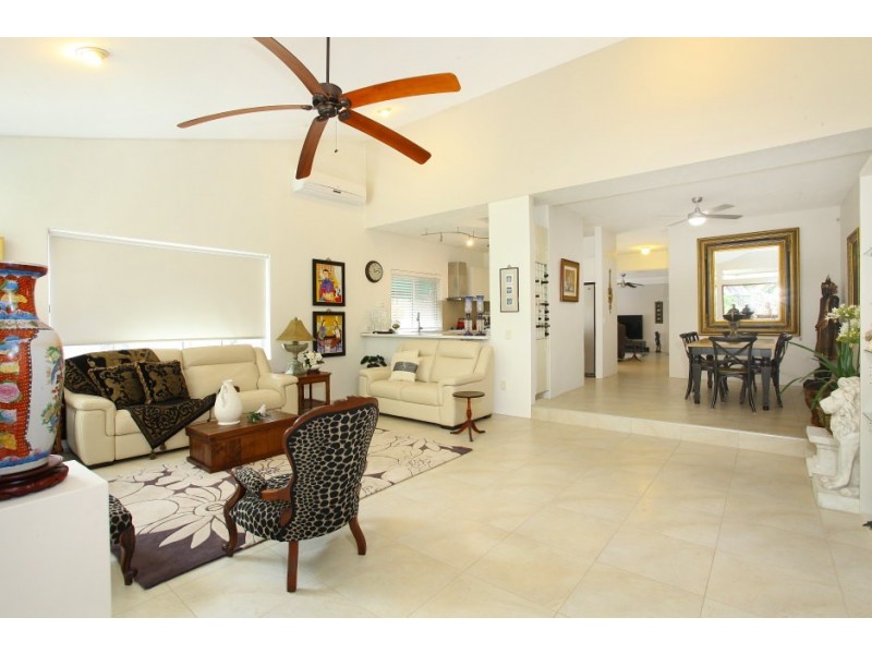 1/8 Wildwood Court, Surfers Paradise QLD 4217