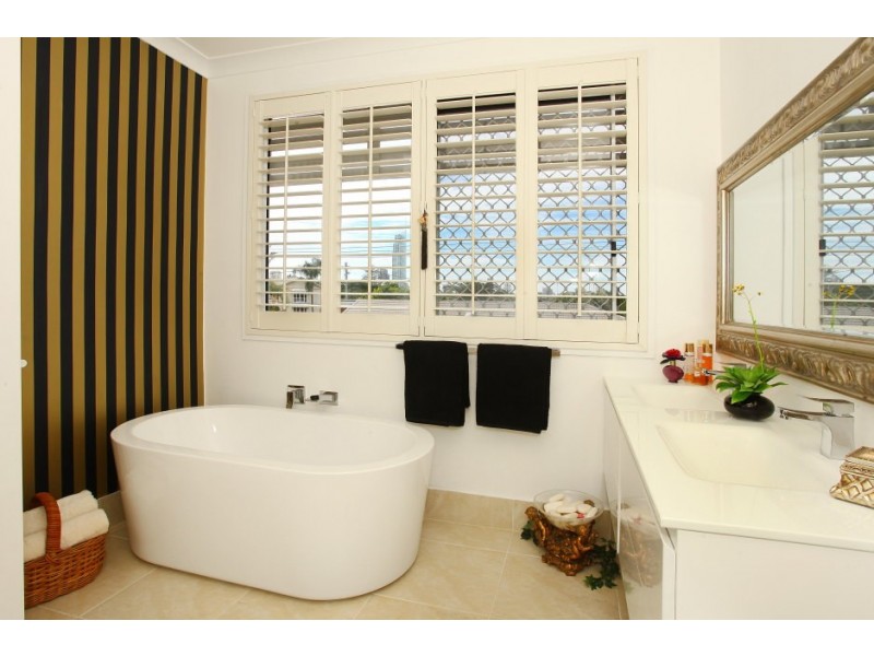 1/8 Wildwood Court, Surfers Paradise QLD 4217