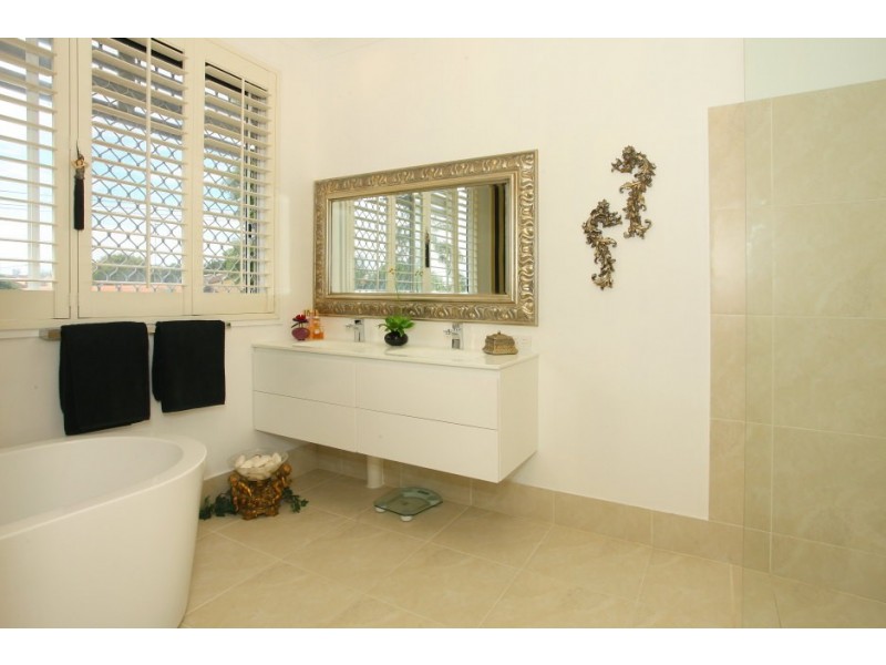 1/8 Wildwood Court, Surfers Paradise QLD 4217