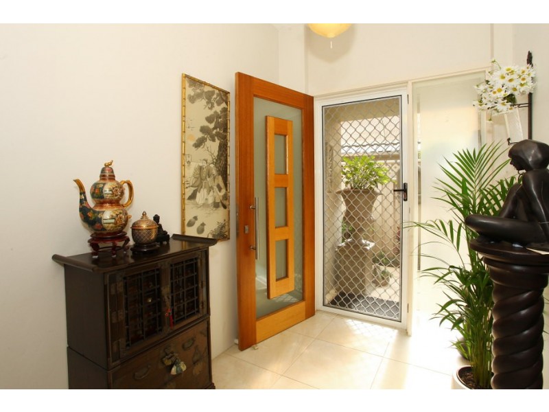 1/8 Wildwood Court, Surfers Paradise QLD 4217