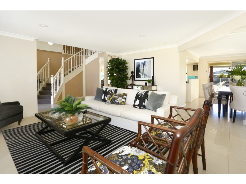 8 Seabreeze Street, Paradise Point QLD 4216