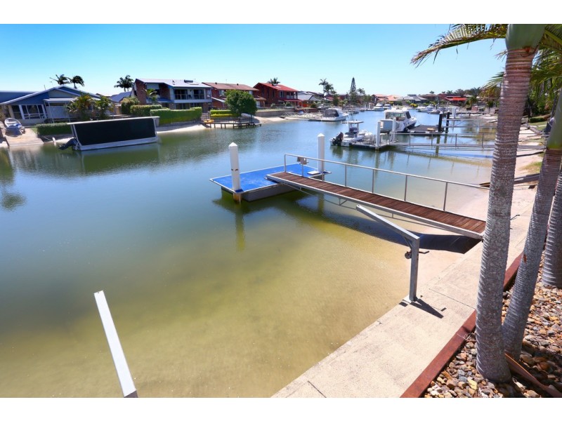 8 Seabreeze Street, Paradise Point QLD 4216