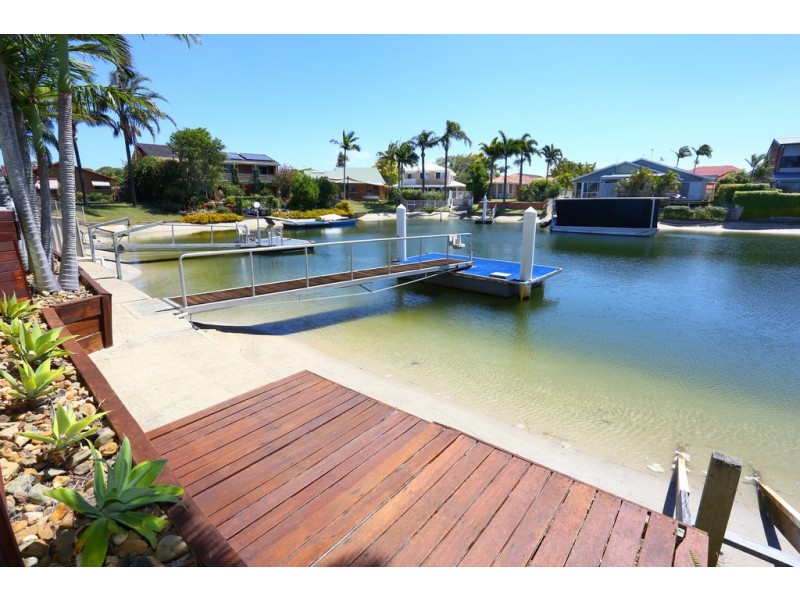 8 Seabreeze Street, Paradise Point QLD 4216
