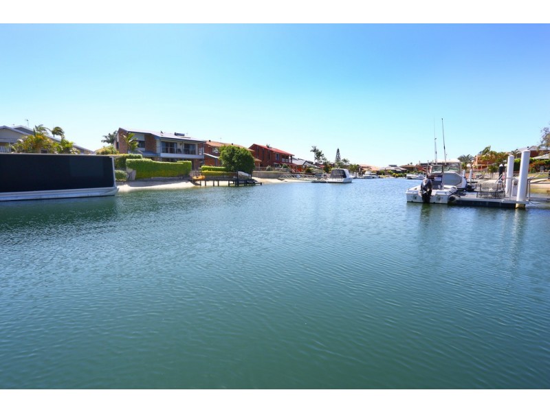 8 Seabreeze Street, Paradise Point QLD 4216