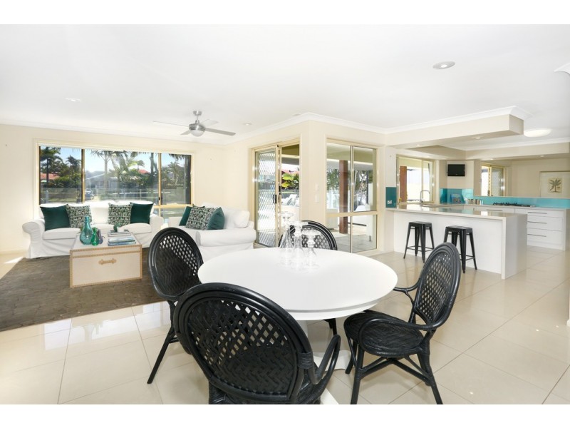 8 Seabreeze Street, Paradise Point QLD 4216