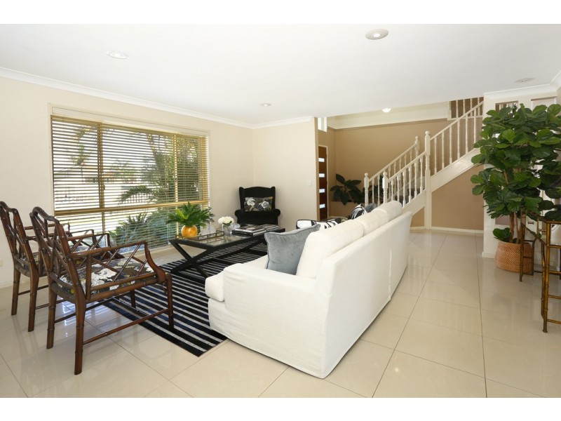 8 Seabreeze Street, Paradise Point QLD 4216