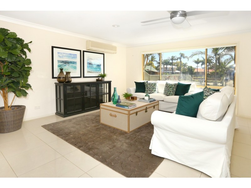 8 Seabreeze Street, Paradise Point QLD 4216