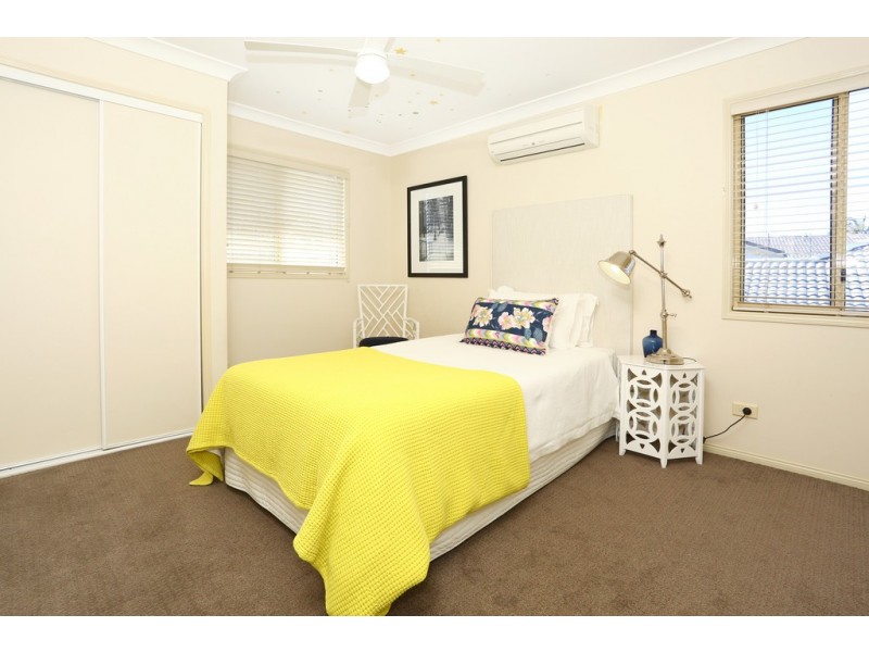 8 Seabreeze Street, Paradise Point QLD 4216