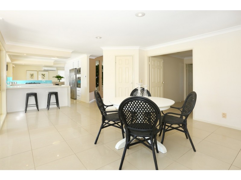 8 Seabreeze Street, Paradise Point QLD 4216
