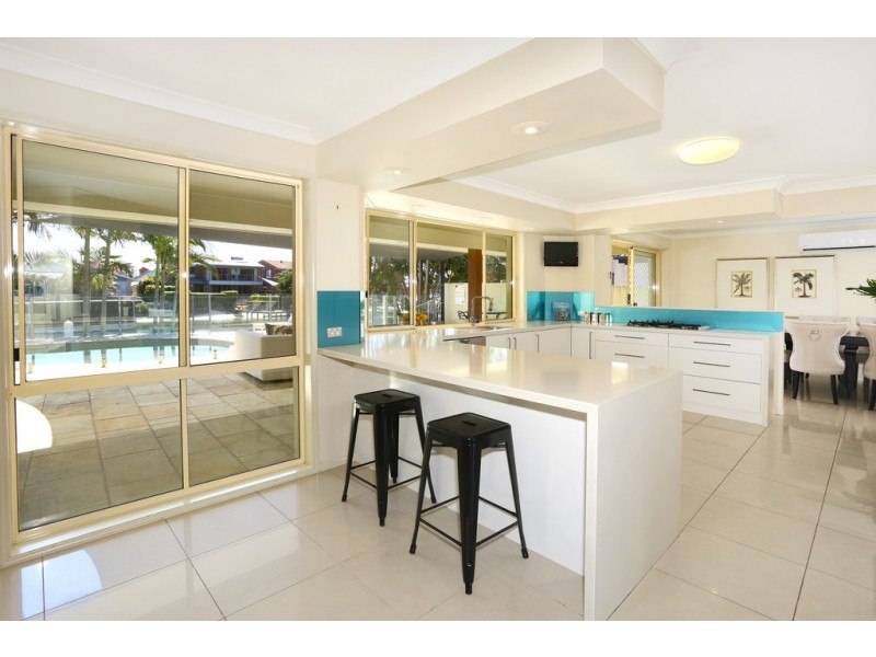 8 Seabreeze Street, Paradise Point QLD 4216