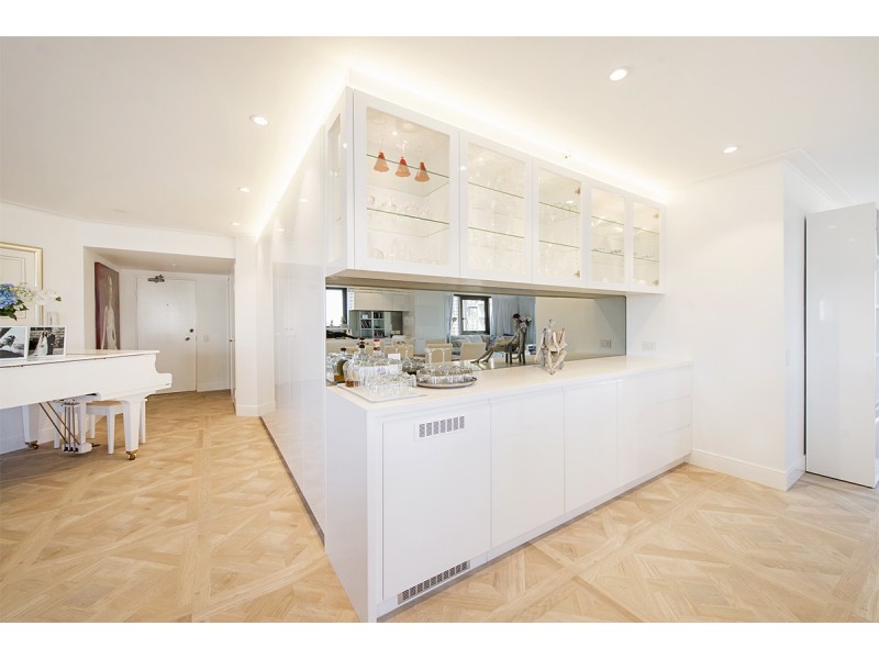63/8 ‘Atlantis West’ Admiralty Drive, Surfers Paradise QLD 4217