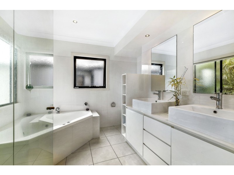 1/46 Bayview Street, Runaway Bay QLD 4216