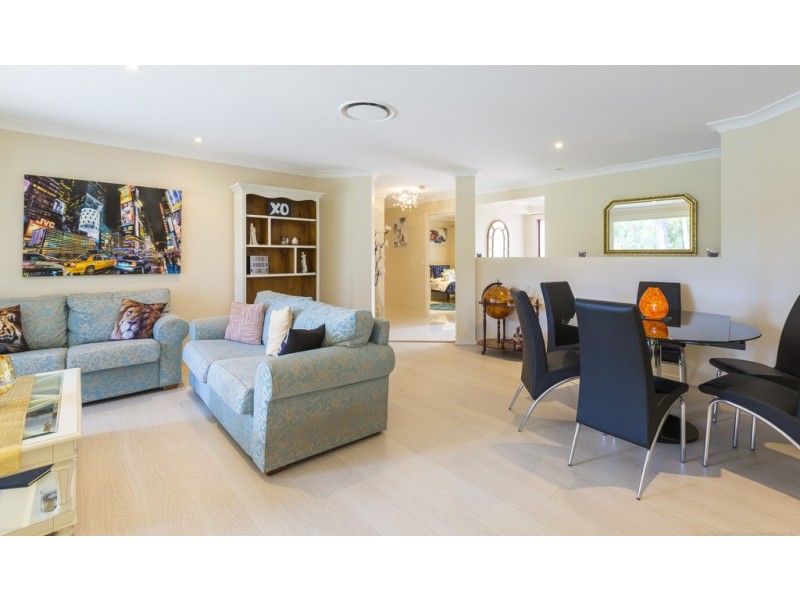 29 Desert Falls Crescent, Parkwood QLD 4214