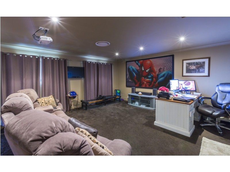 29 Desert Falls Crescent, Parkwood QLD 4214