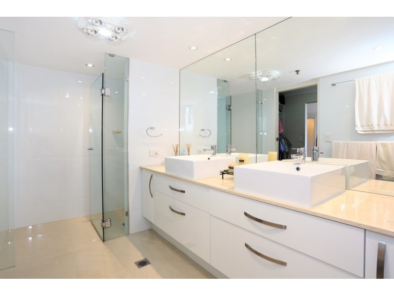 12/17 Bayview Street, Runaway Bay QLD 4216