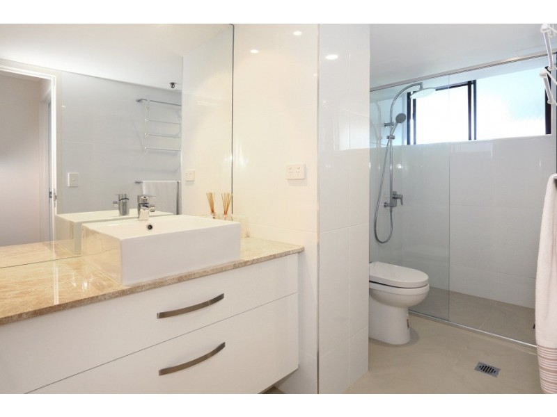 12/17 Bayview Street, Runaway Bay QLD 4216