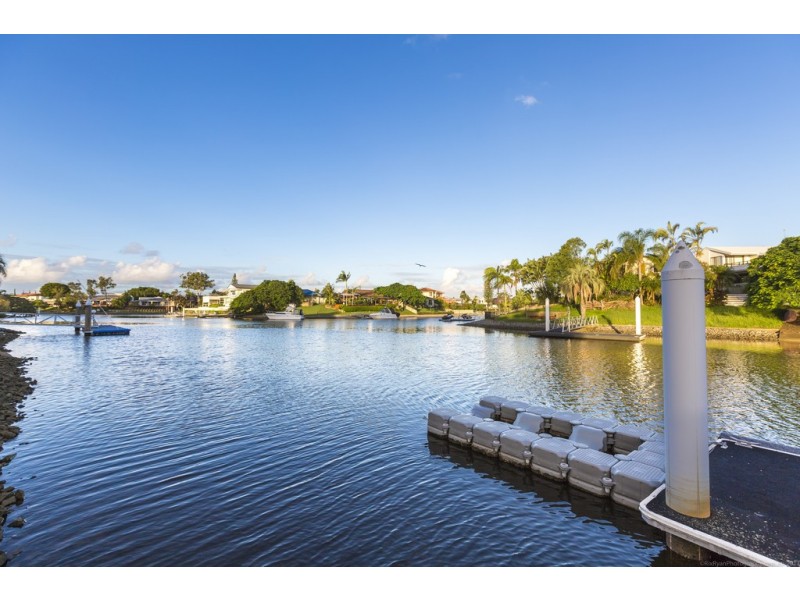 21 Cheval Ct, Benowa Waters QLD 4217