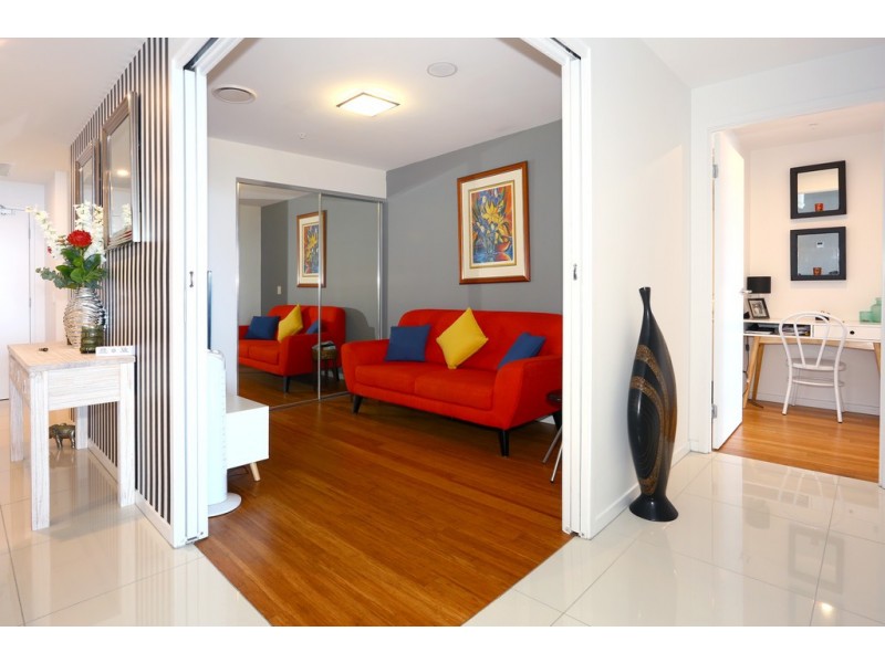 1804/5 “Waterpoint” Harbour Side Court, Biggera Waters QLD 4216