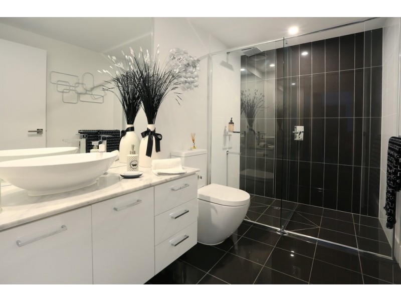 1804/5 “Waterpoint” Harbour Side Court, Biggera Waters QLD 4216