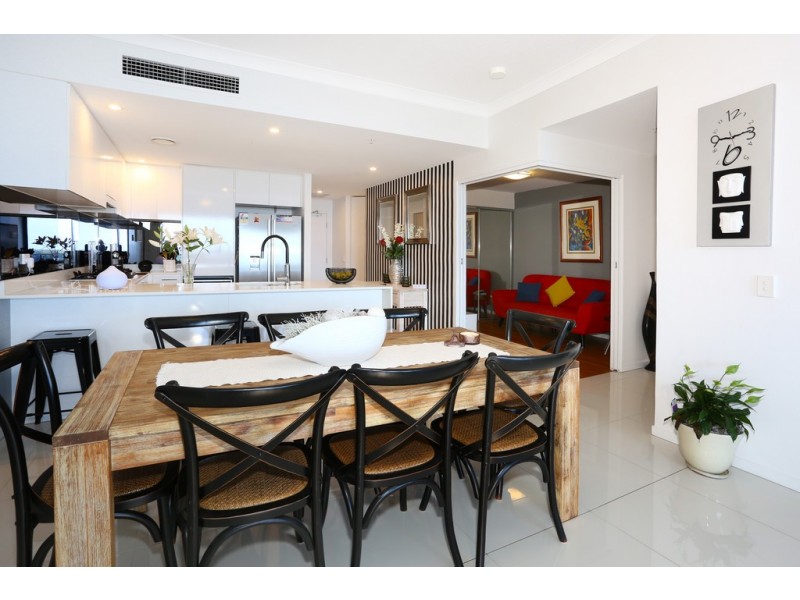 1804/5 “Waterpoint” Harbour Side Court, Biggera Waters QLD 4216