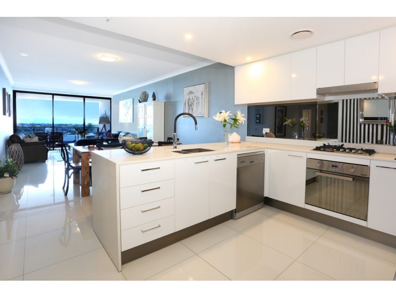 1804/5 “Waterpoint” Harbour Side Court, Biggera Waters QLD 4216