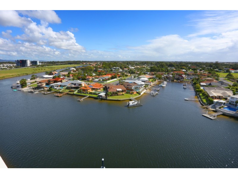 1804/5 “Waterpoint” Harbour Side Court, Biggera Waters QLD 4216