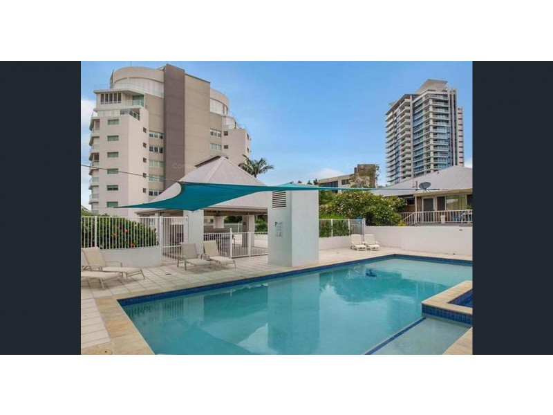 1/242 Marine Parade, Labrador QLD 4215