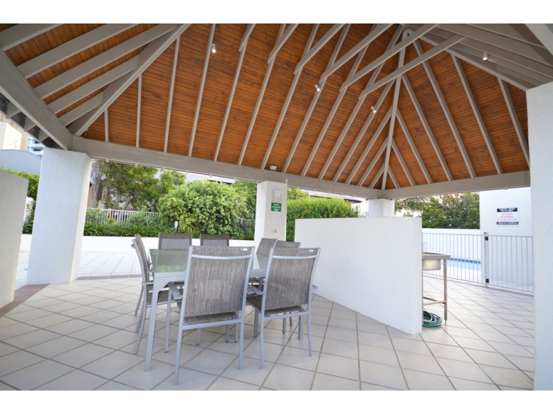 1/242 Marine Parade, Labrador QLD 4215