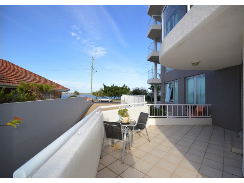 1/242 Marine Parade, Labrador QLD 4215