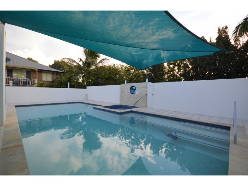 1/242 Marine Parade, Labrador QLD 4215