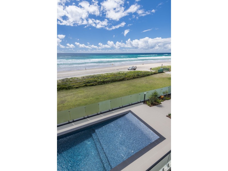 4/3527 Main Beach Parade, Main Beach QLD 4217