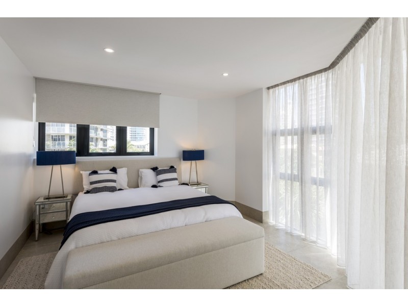 4/3527 Main Beach Parade, Main Beach QLD 4217