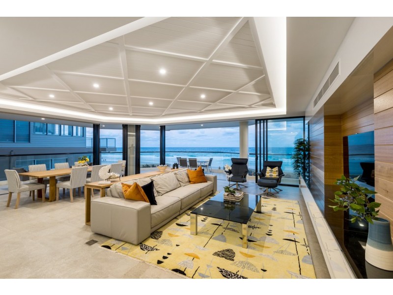 4/3527 Main Beach Parade, Main Beach QLD 4217