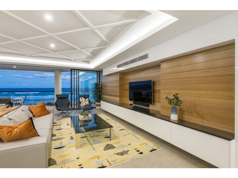 4/3527 Main Beach Parade, Main Beach QLD 4217