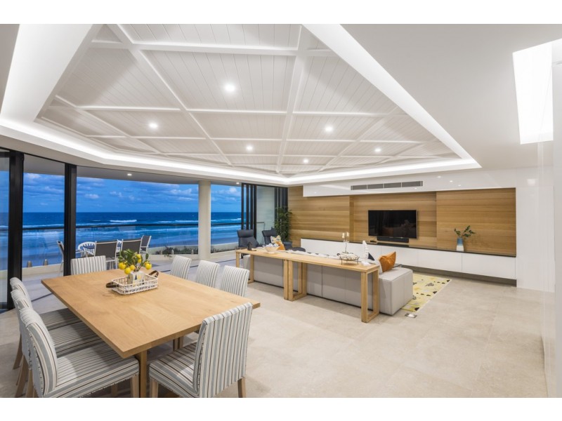 4/3527 Main Beach Parade, Main Beach QLD 4217
