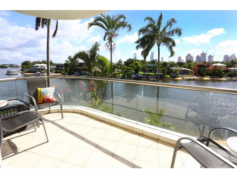 2A/11 Eady “ARC” Avenue, Broadbeach Waters QLD 4218